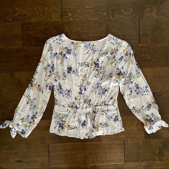 Abercrombie & Fitch Tie-Sleeve Blouse - Picture 2 of 4